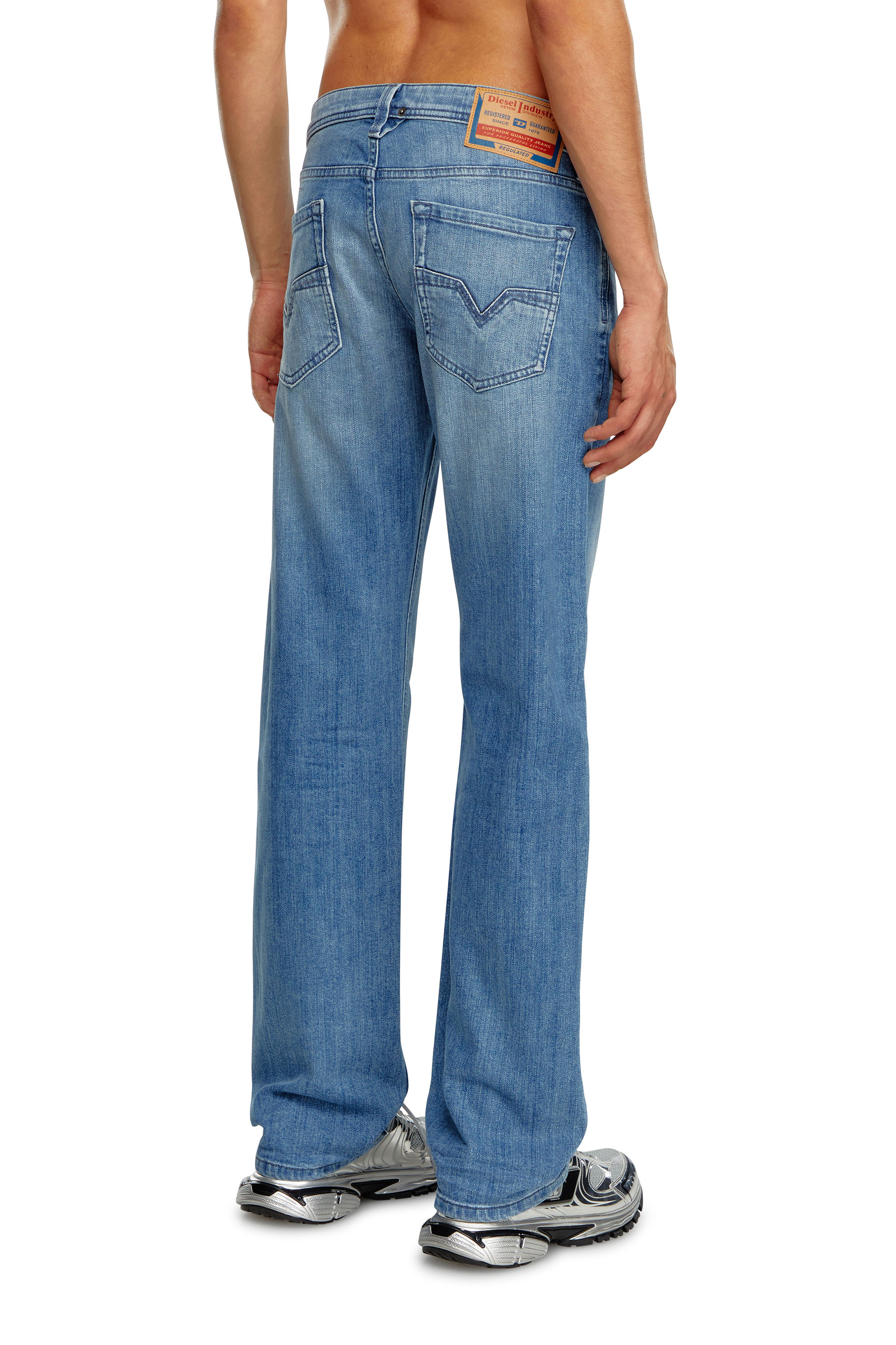 Diesel - Herren Regular Jeans 1985 Larkee 0GRDI, Hellblau - 4