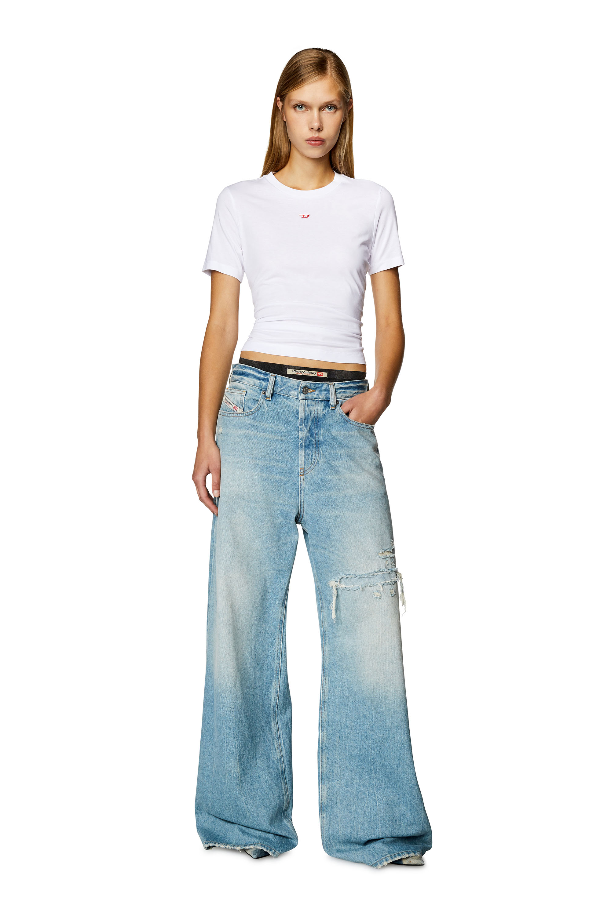 Diesel - T-REG-D, Damen T-Shirt mit Mini-Logo-Patch in Weiß - 2
