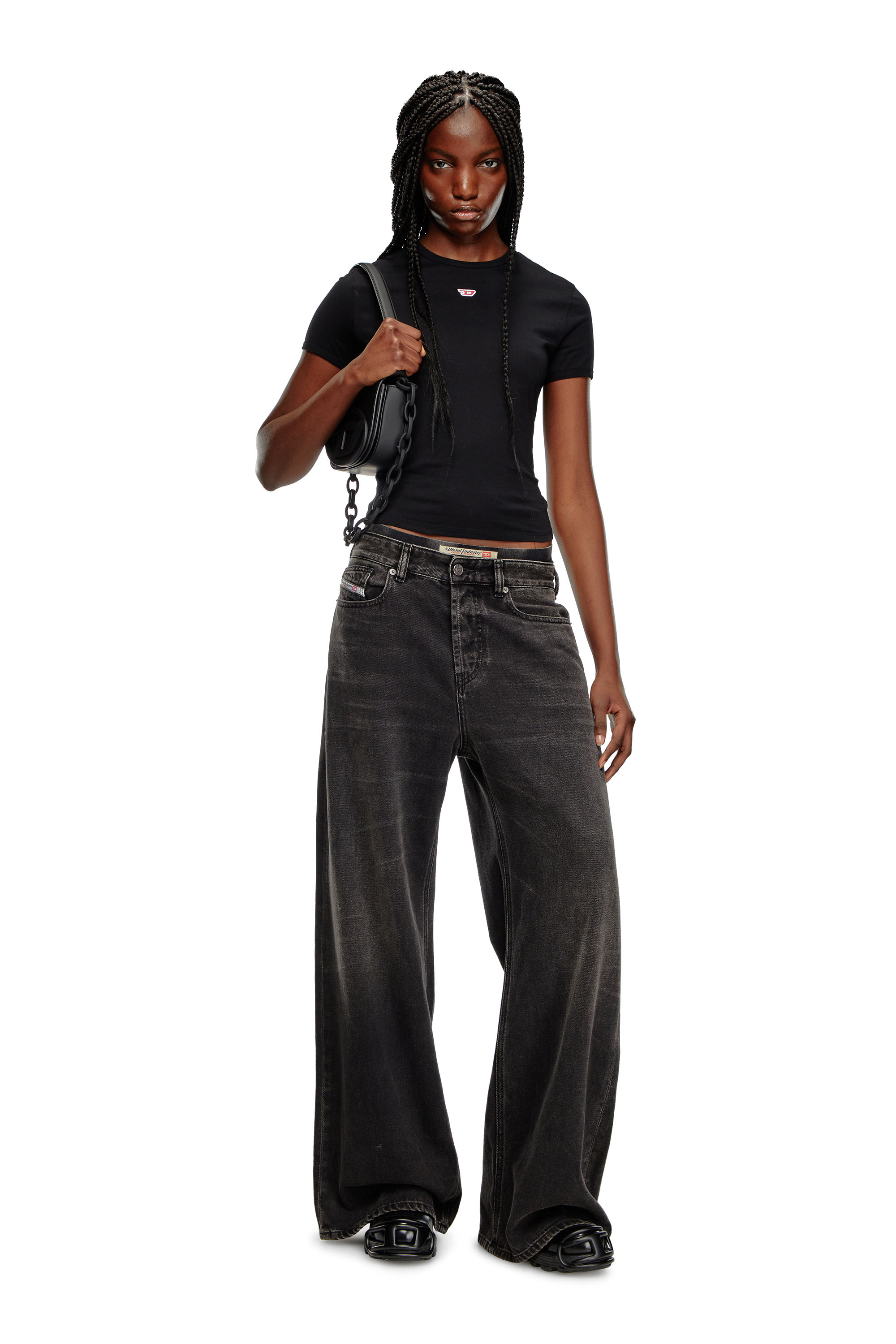 Diesel - T-UNCUTIE-LONG-D, Damen T-Shirt mit gesticktem D-Patch in Schwarz - 2